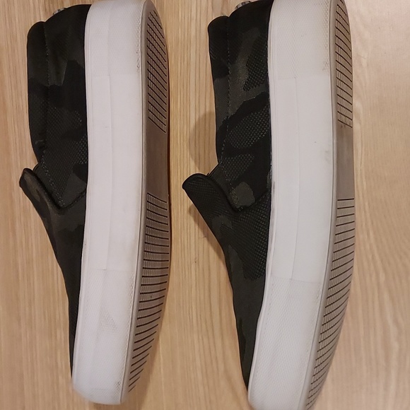 Women's Steve Madden Slip on Shoes Size 6.5 Black Camouflage - Picture 9 of 11